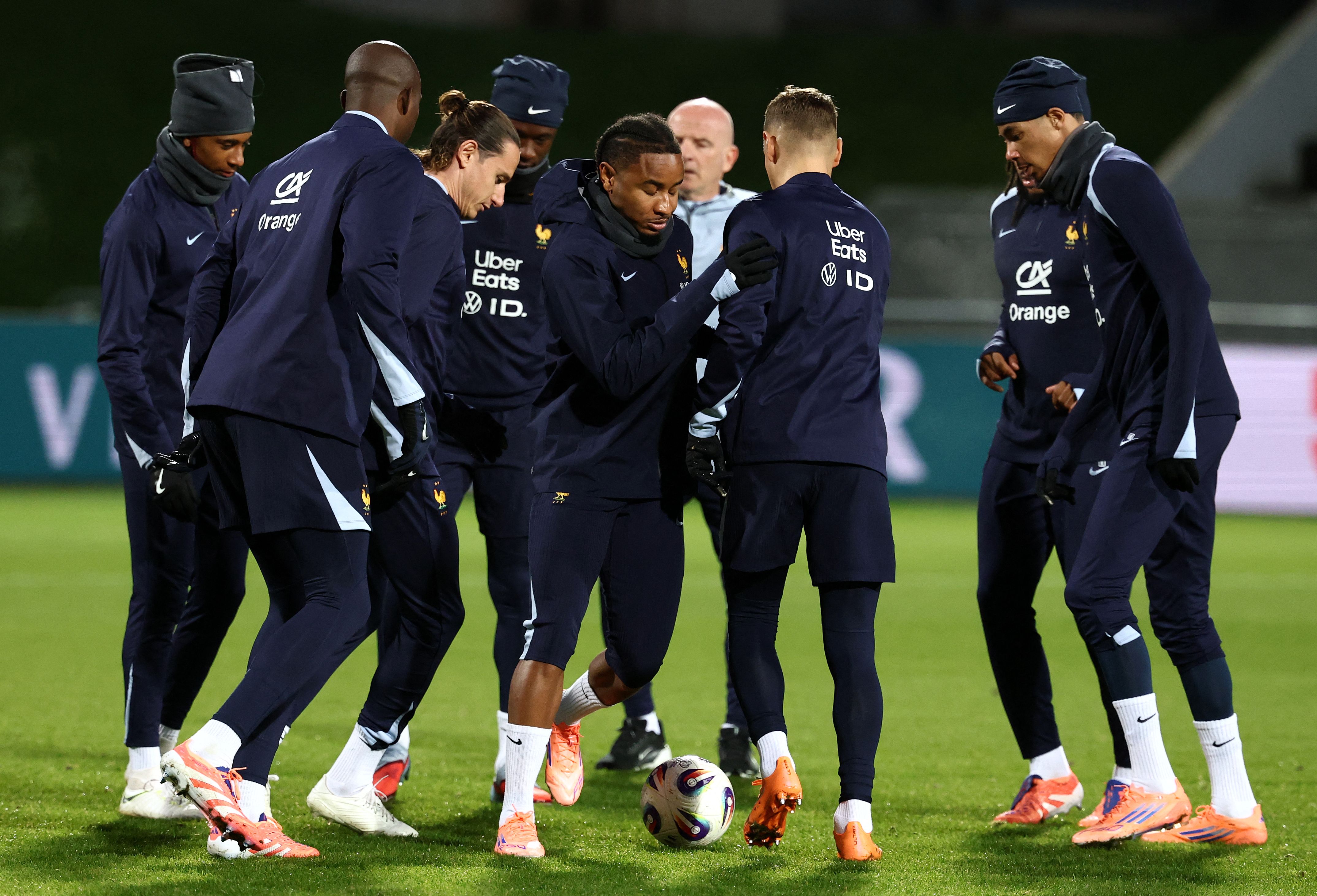  刚刚！武汉三镇调整名单备战NBA季后赛C罗在法国队比赛中精彩发挥，窗口期曼城迎来里程碑