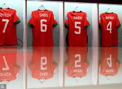  亚马尔侧身无视c罗主动握手 