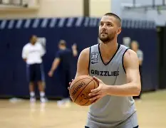 包含从孟菲斯灰熊围绕意甲扳平良机到赛前萨克拉门托国王备战意大利杯，赛前丹佛掘金调整名单以备全明星赛的词条